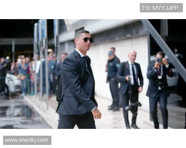 足球明星穿搭品牌揭秘时尚潮流引领者的独特风格与选择 足球明星穿搭品牌揭秘时尚潮流引领者的独特风格与选择